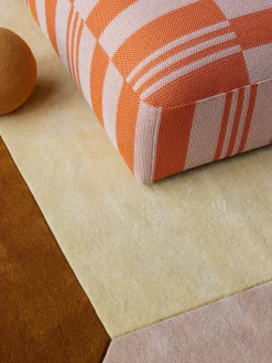 Layered Alfombra artesanal de lana de pelo corto Tekla Box