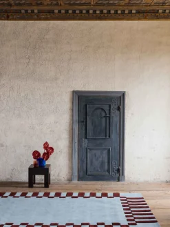 Layered Alfombra artesanal de lana de pelo largo Tekla Frame