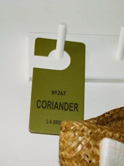 L:A Bruket Ambientador Tag (Coriandro, Hojas de Menta)