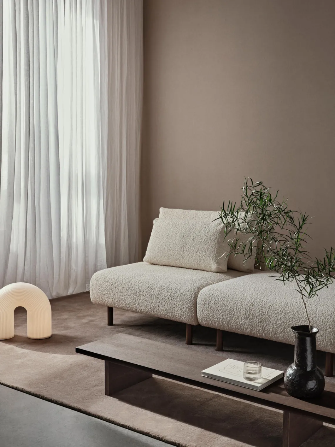 Ferm Living Aparador de madera Kona