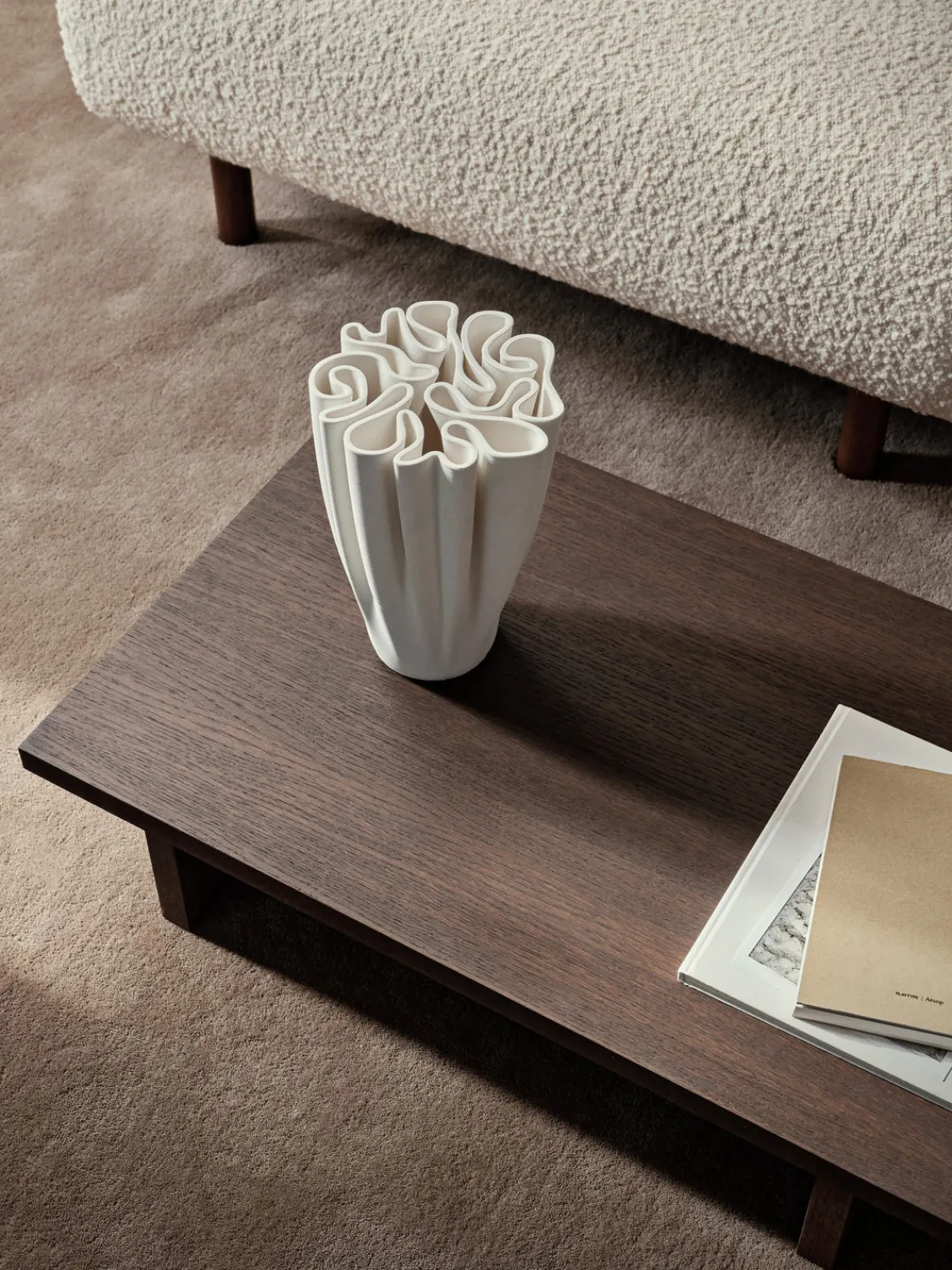 Ferm Living Aparador de madera Kona