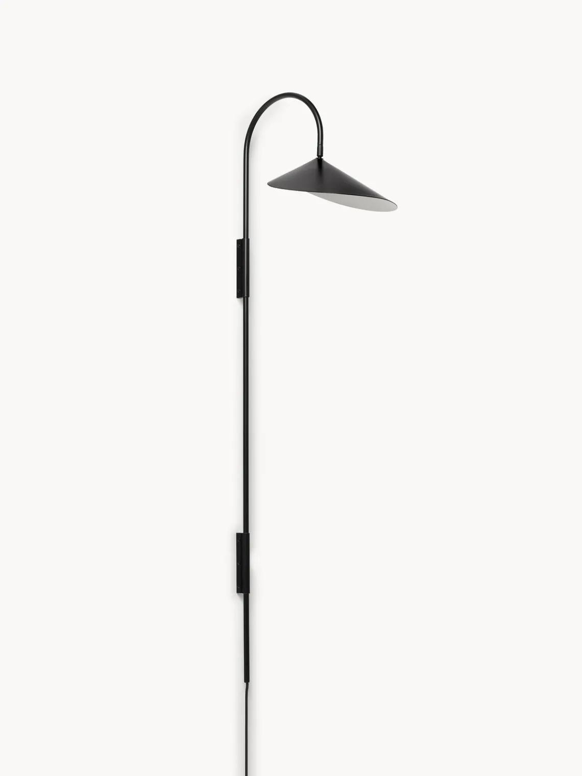 Ferm Living Aplique grande ajustable con enchufe Arum