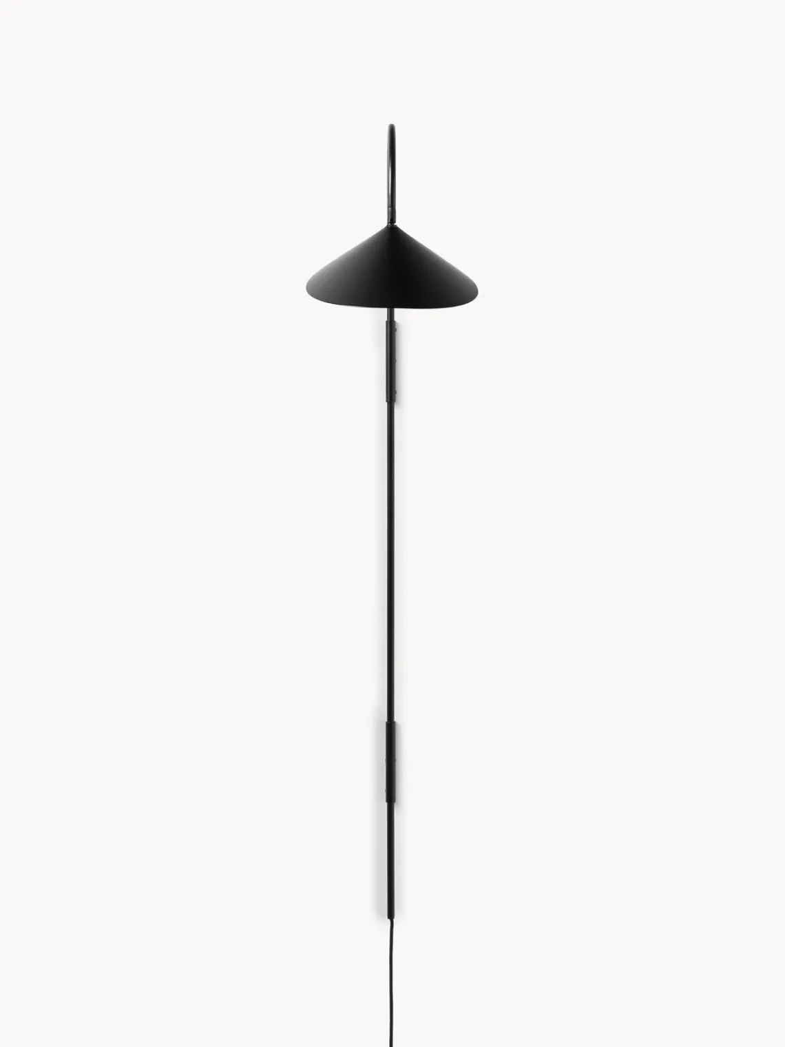 Ferm Living Aplique grande ajustable con enchufe Arum