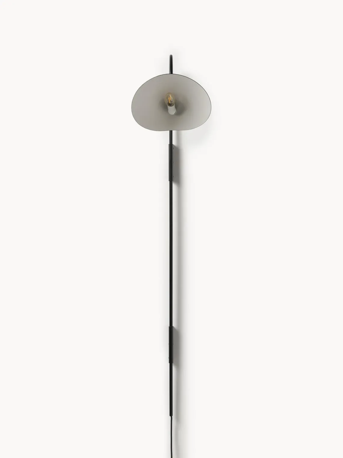 Ferm Living Aplique grande ajustable con enchufe Arum