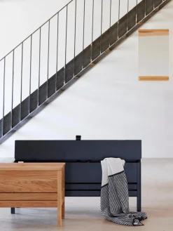 Form & Refine Banco de madera de roble con espacio de almacenaje A Line^ Bancos|Bancos