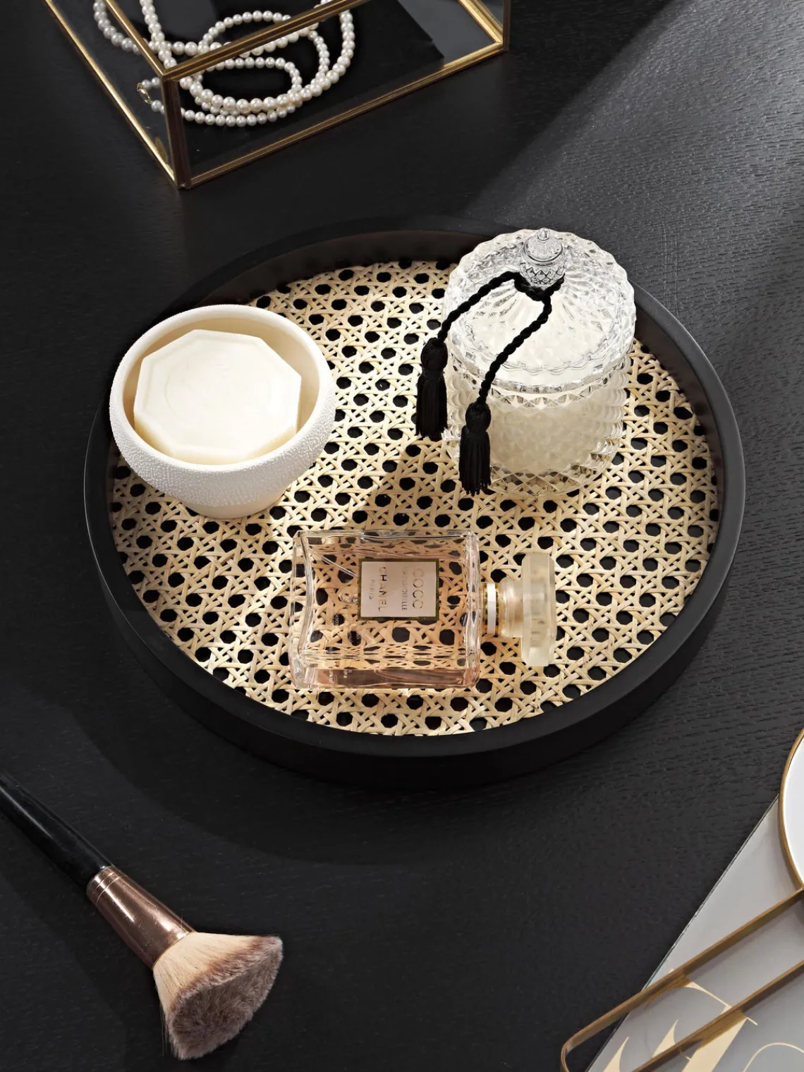 Westwing Collection Bandeja redonda con tejido vienés Carina