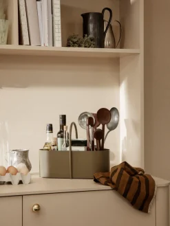 Ferm Living Caja de metal Grib