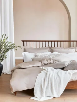 Westwing Collection Cama de madera de pino con cabecero Windsor