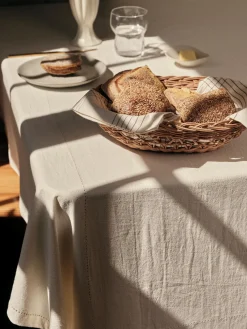 Broste Copenhagen Cesta de pan de ratán Emmy