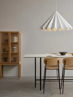 Audo Copenhagen Chiffonnier de madera de roble Curiosity