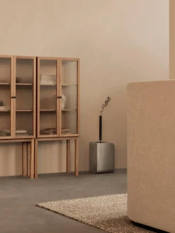 Audo Copenhagen Chiffonnier de madera de roble Curiosity