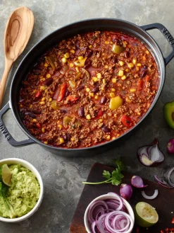 Staub Cocotte ovalada de hierro fundido Signature Collection