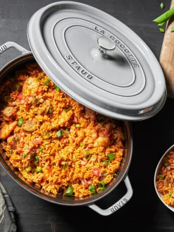 Staub Cocotte ovalada de hierro fundido Signature Collection