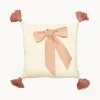 Niños Cam Cam Copenhagen Cojín acogedor de algodón orgánico con borlas Bows