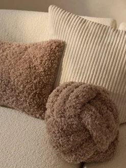 Westwing Collection Cojín nudo de borreguillo Dotty