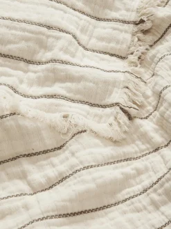 Ferm Living Colcha de algodón con estampado a rayas Aires