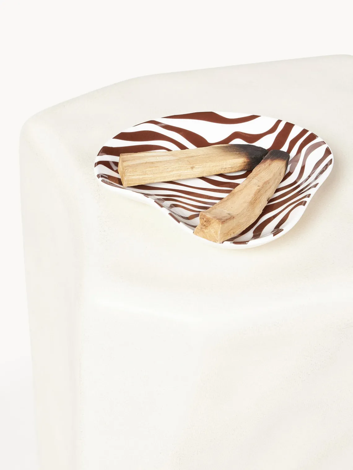 Ferm Living Columna decorativa de hormigón Staffa