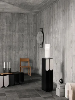 Kristina Dam Columna decorativa de metal Curved^ Mesas Auxiliares