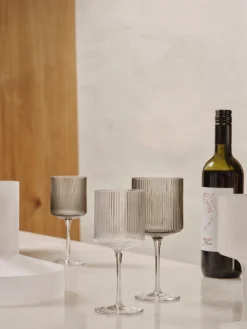 Ferm Living Copas de vino blanco sopladas con relieve Ripple, 2 uds.^ Copas De Vino|Vajillas Completas