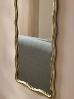 Westwing Collection Espejo de cuerpo entero de metal ondulado Reggie