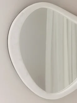 Westwing Collection Espejo de pared con marco de mármol Meringue