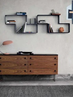 GUBI Estantería baja de metal Dédal^ Estanterías De Pared