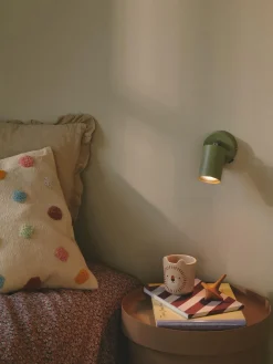 Foco de pared pequeño con enchufe Explore