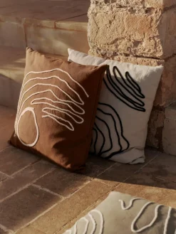 Ferm Living Funda de cojín artesanal de algodón ecológico Jot