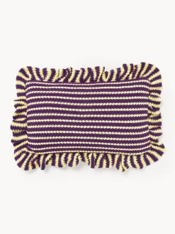 Westwing Collection Funda de cojín de punto a rayas con volantes Blaise