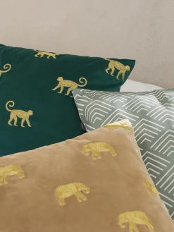 Westwing Collection Funda de cojín de terciopelo bordada Legong