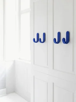 Normann Copenhagen Gancho de pared de madera Curve