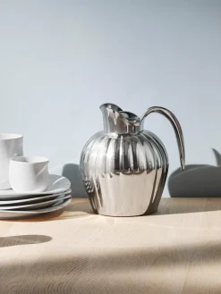 GEORG JENSEN Jarra termo de acero inoxidable con relieves Bernadotte, 800 ml^ Termos|Menaje De Mesa