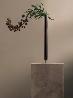 Audo Copenhagen Jarrón Stance, 50 cm