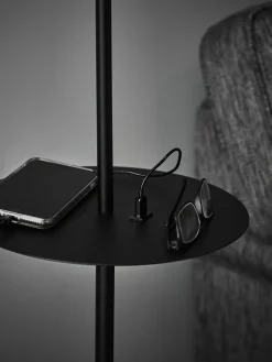 Markslöjd Lámpara de lectura con estante y estación de carga Linear