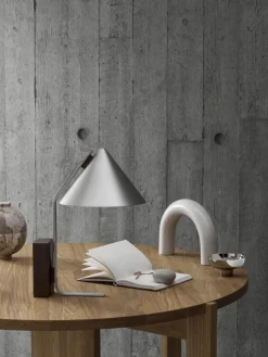 Kristina Dam Lámpara de mesa Cone