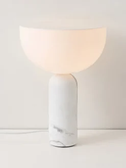 New Works Lámpara de mesa de mármol Kizu, tamaños diferentes