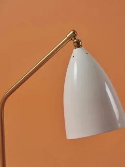 GUBI Lámpara de mesa Gräshoppa