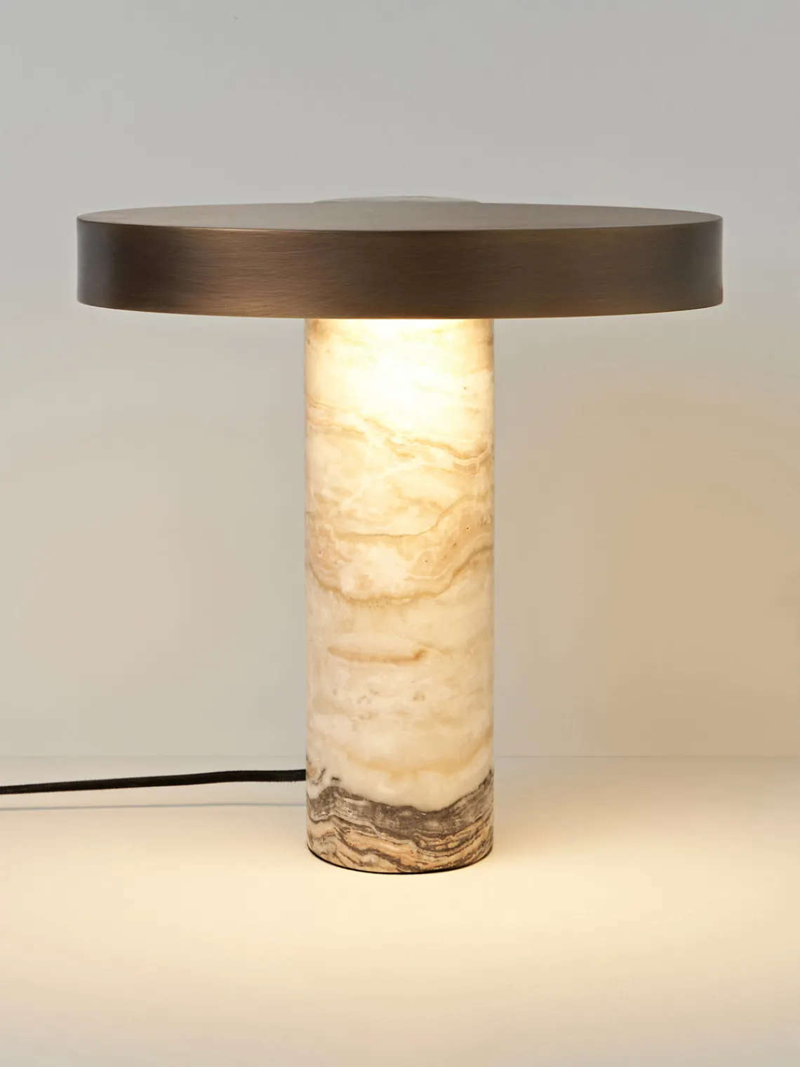 Westwing Collection Lámpara de mesa LED de mármol Eske