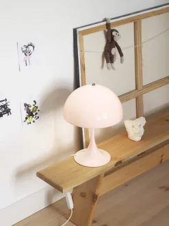 Louis Poulsen Lámpara de mesa LED Panthella, diseño Verner Panton