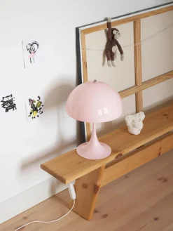 Louis Poulsen Lámpara de mesa LED Panthella, de diseño Verner Panton