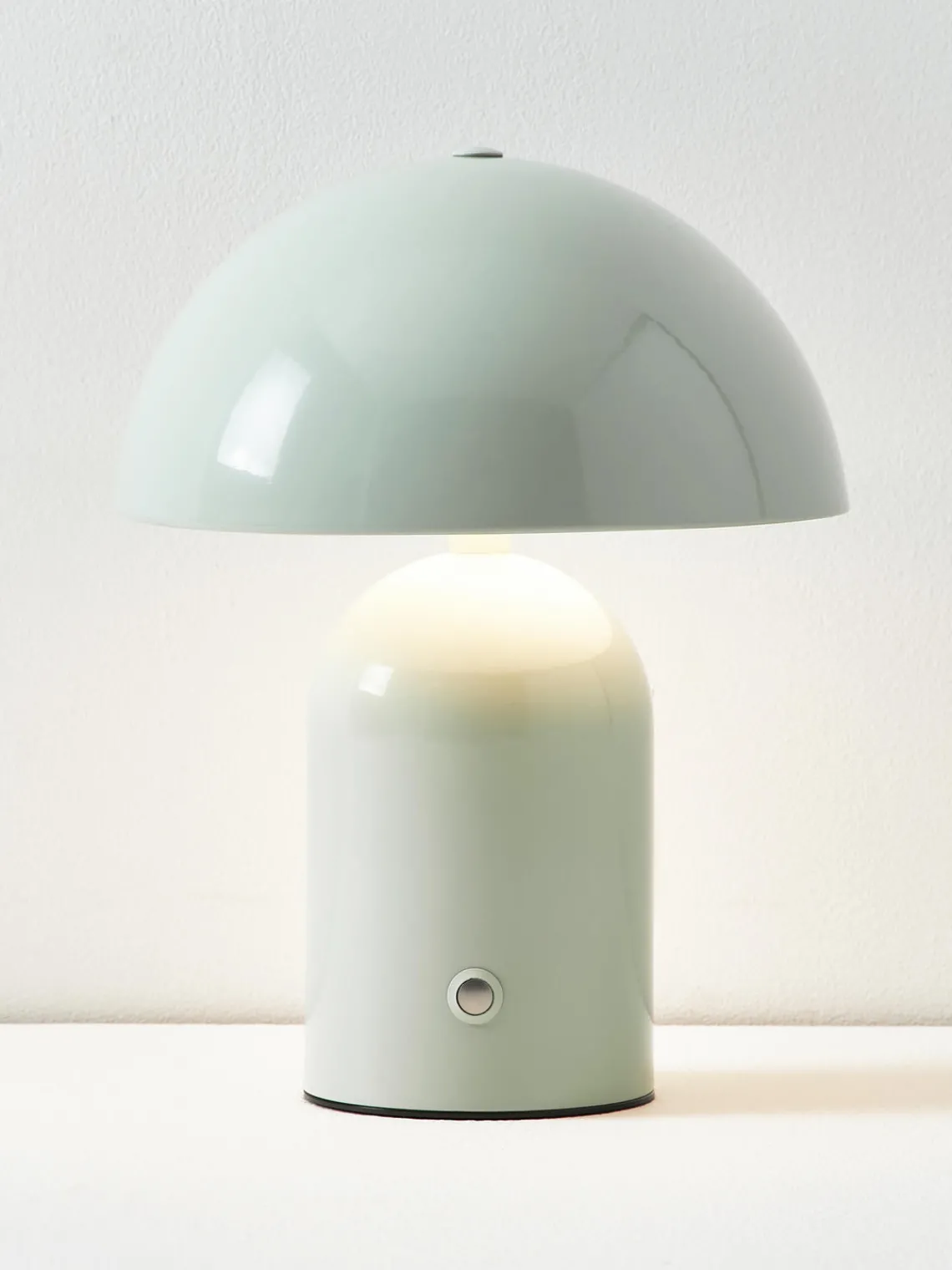 Westwing Collection Lámpara de mesa LED pequeña regulable Walter, portátil