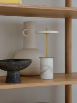 UMAGE Lámpara de mesa LED pequeña regulable de mármol Asteria, portátil