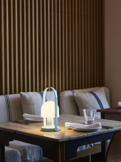 Marset Lámpara de mesa LED regulable Followme, con pantalla orientable^ Lámparas De Mesa|Lámparas De Mesa De Exterior