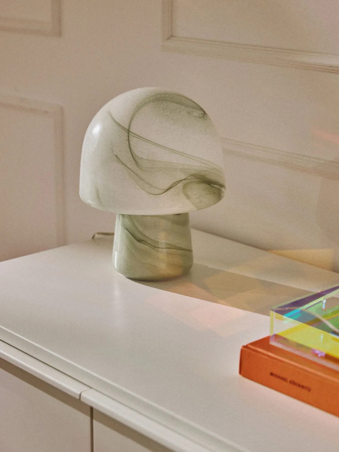 Westwing Collection Lámpara de mesa pequeña con efecto mármol Talia
