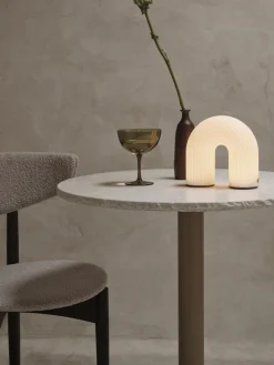 Ferm Living Lámpara de mesa pequeña LED regulable con estructura acanalada, portátil^ Lámparas De Mesa|Lámparas De Techo