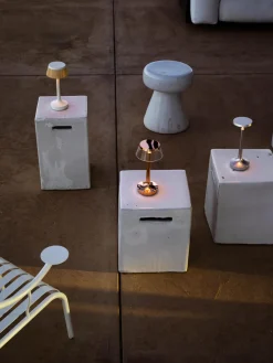 Flos Lámpara de mesa pequeña LED regulable Bonjour, portátil^ Lámparas De Mesa|Lámparas De Techo