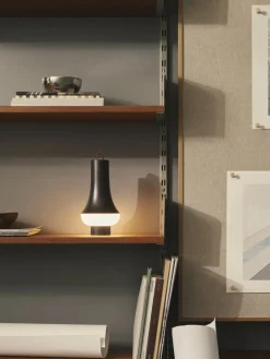 Louis Poulsen Lámpara de mesa pequeña LED regulable Tomoshi, portátil^ Lámparas De Mesa|Lámparas De Techo