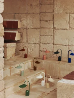 Ferm Living Lámpara de mesa pequeña LED regulable Arum, portátil^ Lámparas De Mesa|Lámparas De Techo