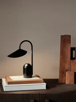 Ferm Living Lámpara de mesa pequeña LED regulable Arum, portátil^ Lámparas De Mesa|Lámparas De Techo