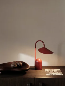 Ferm Living Lámpara de mesa pequeña LED regulable Arum, portátil^ Lámparas De Mesa|Lámparas De Techo